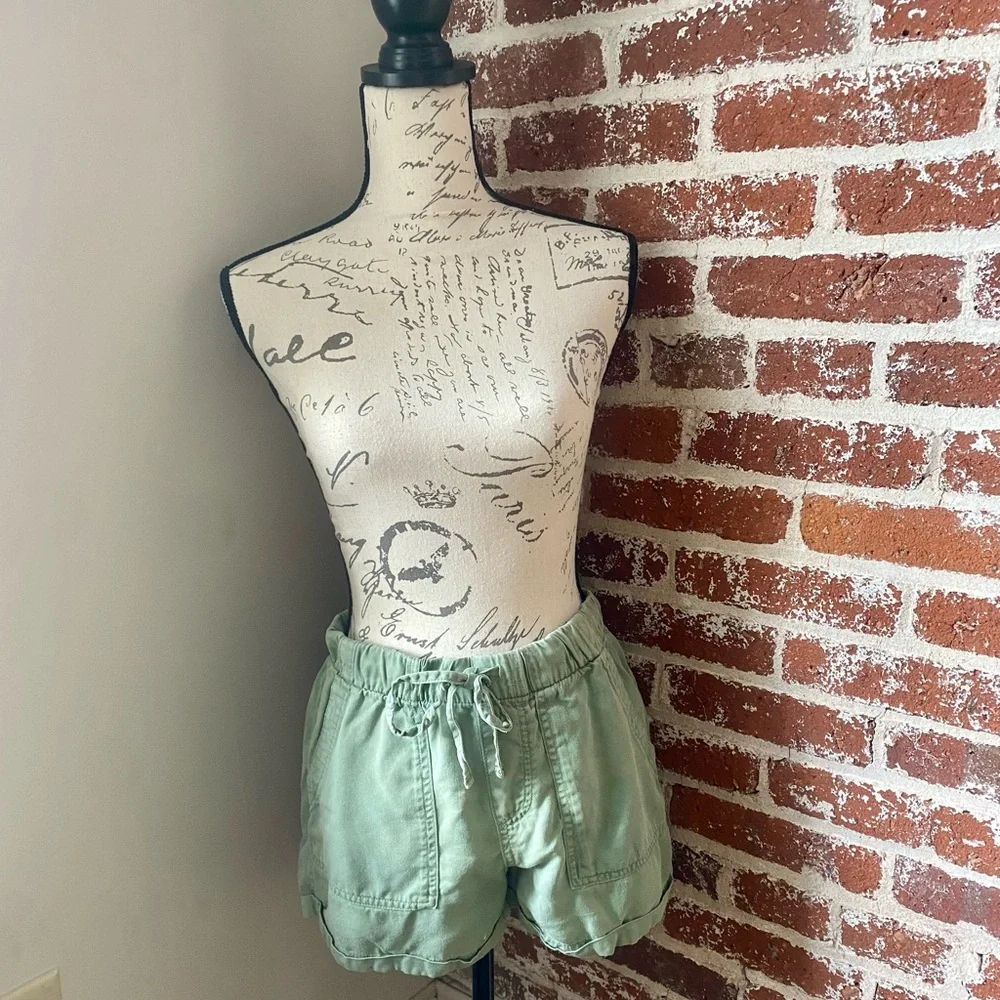 GAP green casual drawstring shorts - Picture 6 of 6